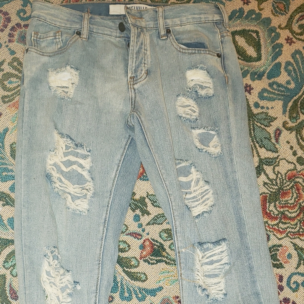 Brandy Melville Ripped Boyfriend Jeans